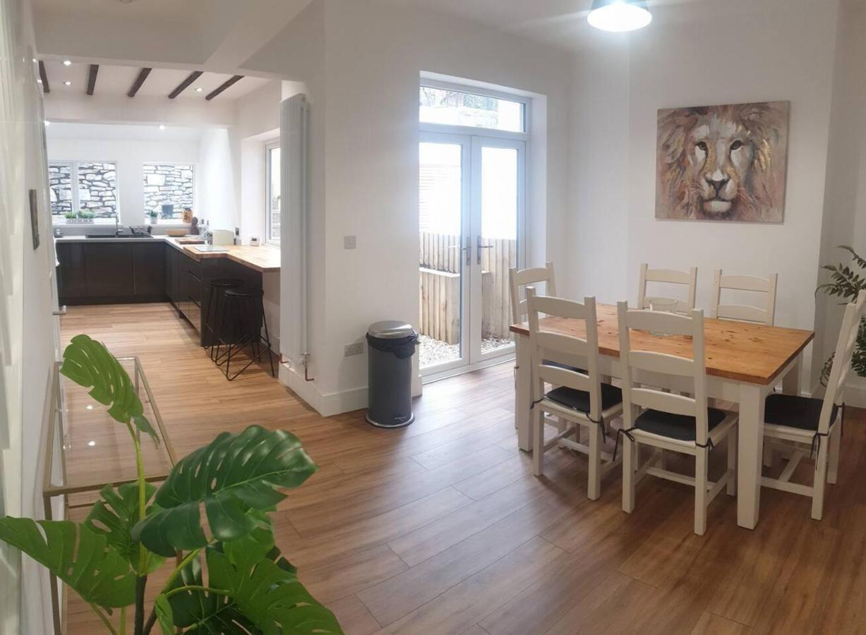 Modern 4-Bedroom Townhouse With Private Garden Abertillery Dış mekan fotoğraf