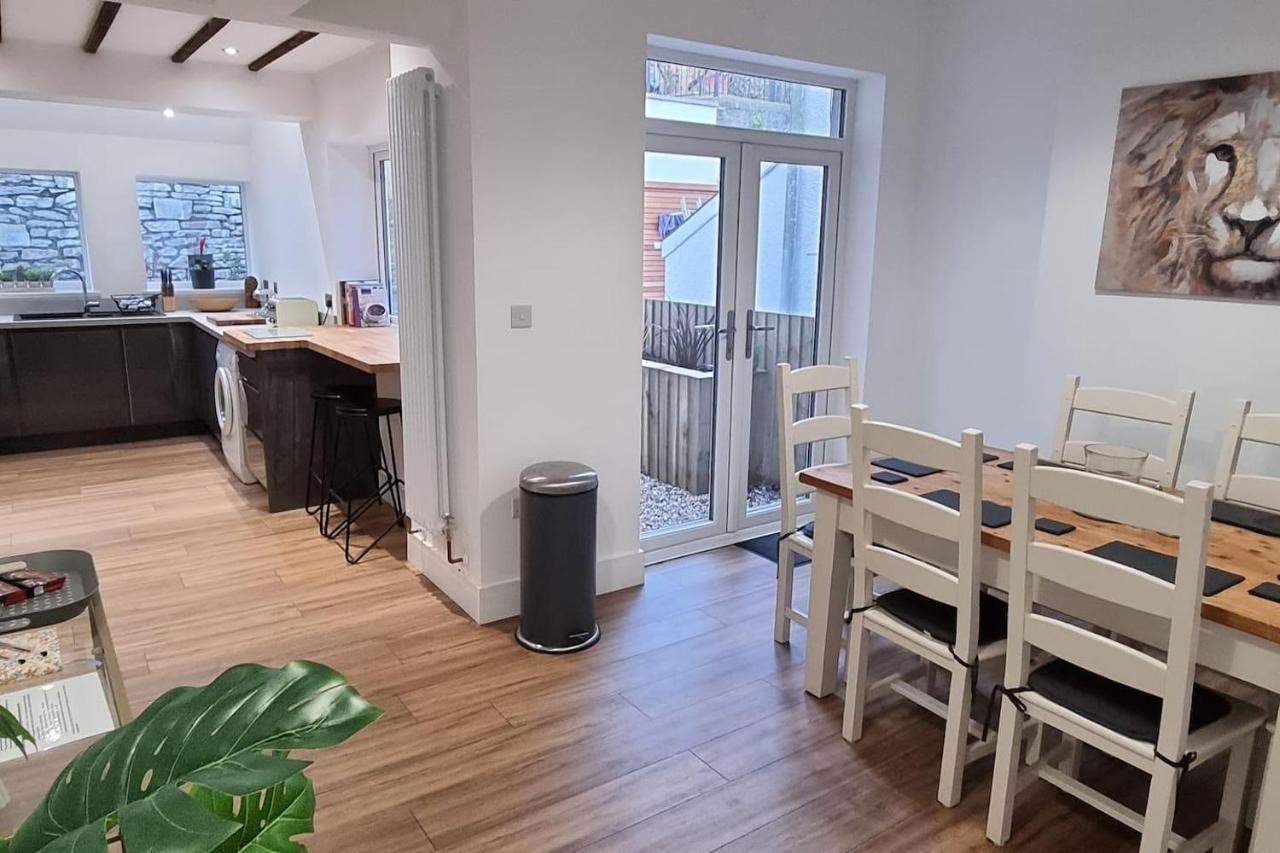 Modern 4-Bedroom Townhouse With Private Garden Abertillery Dış mekan fotoğraf