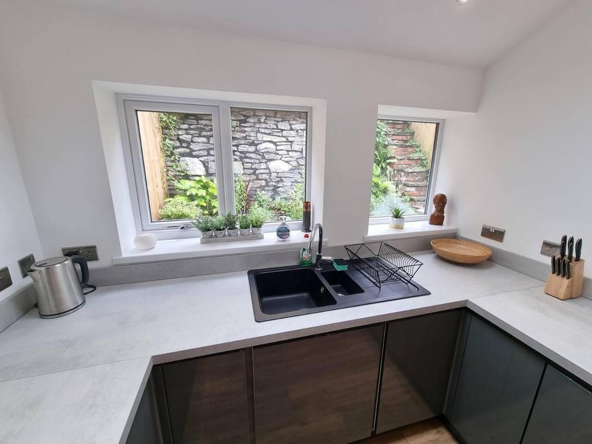 Modern 4-Bedroom Townhouse With Private Garden Abertillery Dış mekan fotoğraf