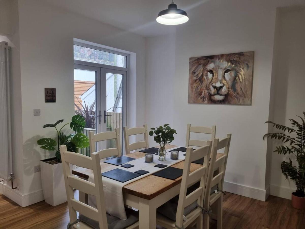 Modern 4-Bedroom Townhouse With Private Garden Abertillery Dış mekan fotoğraf