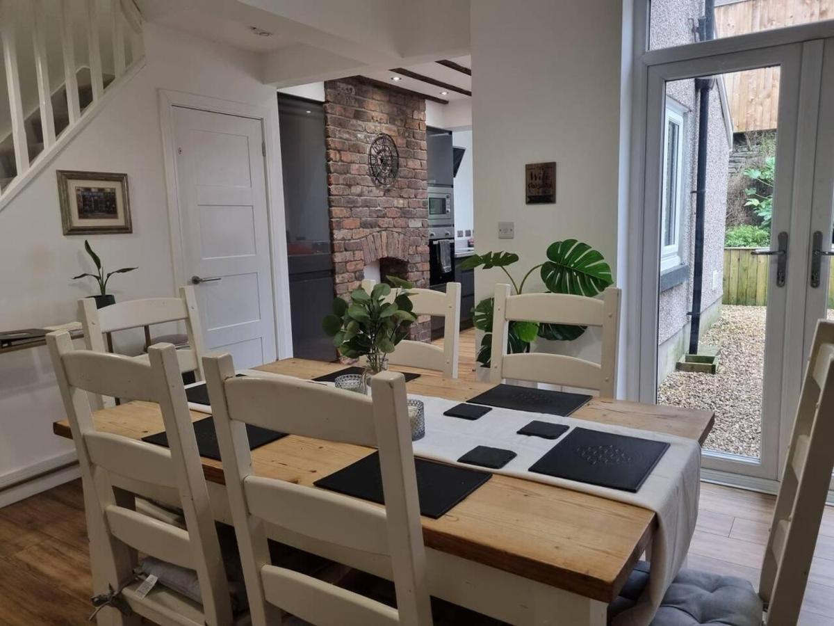 Modern 4-Bedroom Townhouse With Private Garden Abertillery Dış mekan fotoğraf