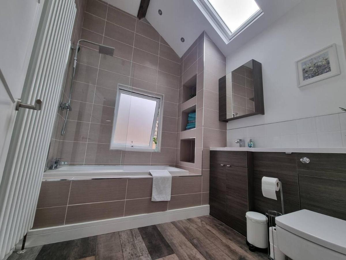 Modern 4-Bedroom Townhouse With Private Garden Abertillery Dış mekan fotoğraf