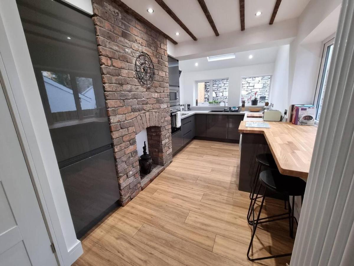 Modern 4-Bedroom Townhouse With Private Garden Abertillery Dış mekan fotoğraf